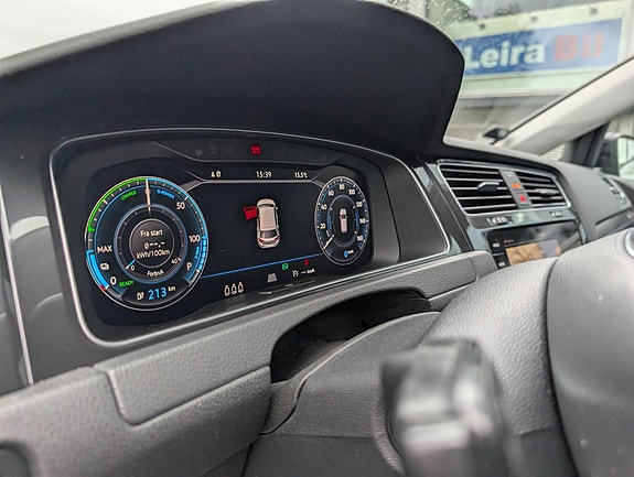 Volkswagen e-Golf VII 11 of 19