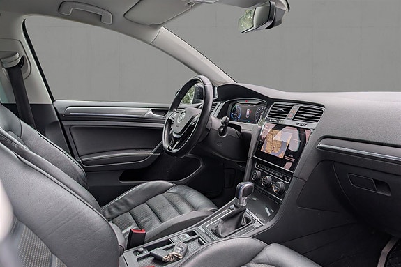 Volkswagen e-Golf VII 18 of 19