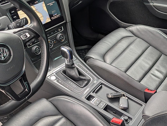 Volkswagen e-Golf VII 16 of 19