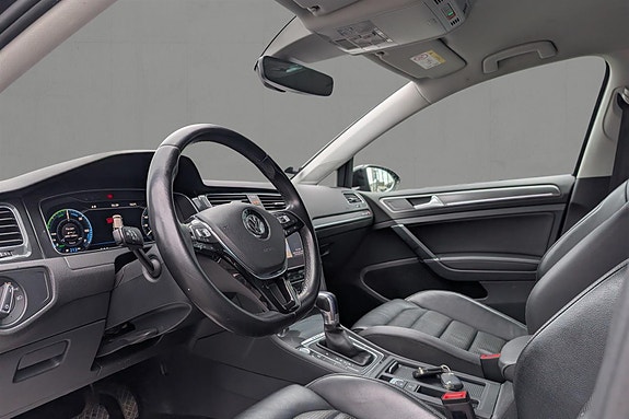 Volkswagen e-Golf VII 10 of 19
