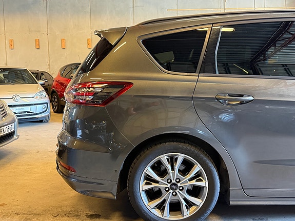 Ford S-MAX 3 of 5