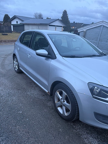 Volkswagen Polo 2 of 5