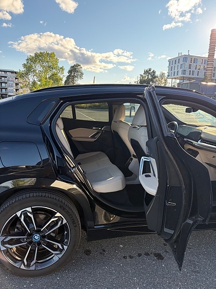 BMW iX2 9 of 11