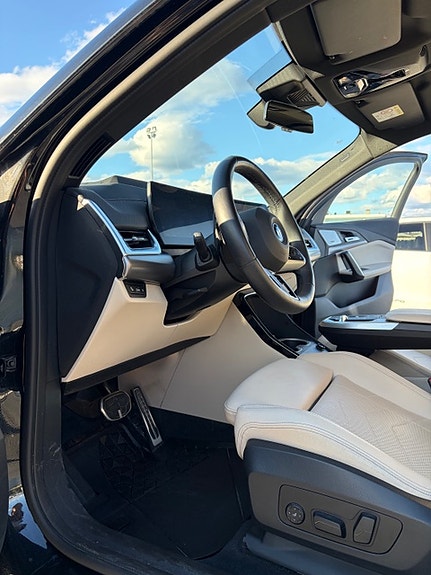 BMW iX2 8 of 11