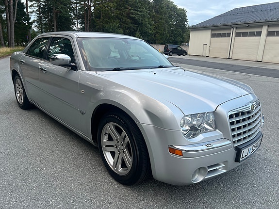 Chrysler 300C 8 of 19
