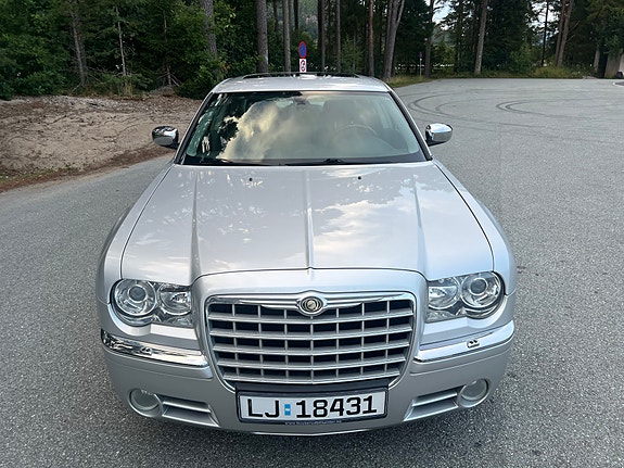 Chrysler 300C 10 of 19
