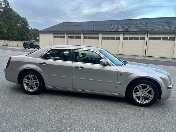 Chrysler 300C 6 of 19