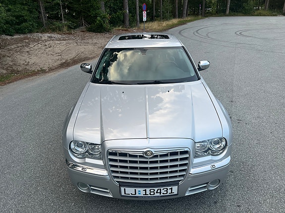 Chrysler 300C 11 of 19