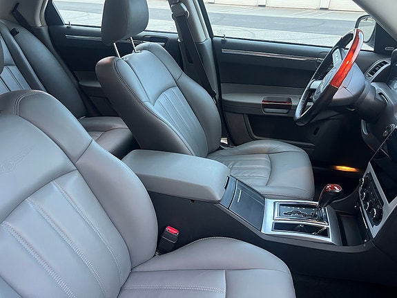Chrysler 300C 5 of 5