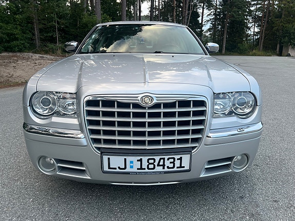 Chrysler 300C 9 of 19