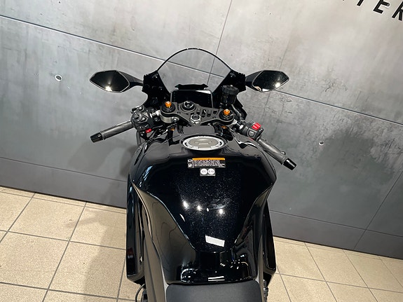 Yamaha YZF-R7 23 of 30
