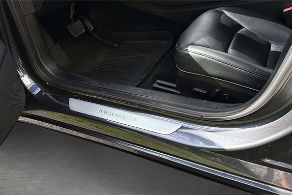 Tesla Model 3 13 of 29
