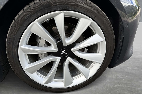 Tesla Model 3 24 of 29