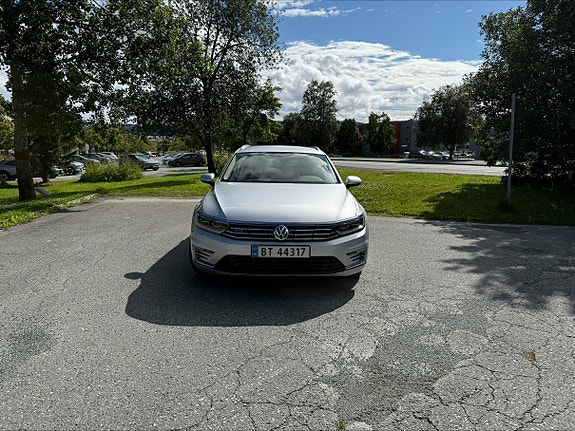 Volkswagen Passat 3 of 13
