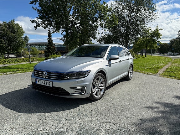 Volkswagen Passat 4 of 13