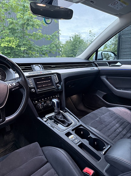 Volkswagen Passat 10 of 13