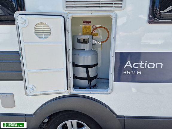Adria ACTION 361 LH med 2 enkle senger eller stor dobbeltseng solseil og batterilader 9 of 30