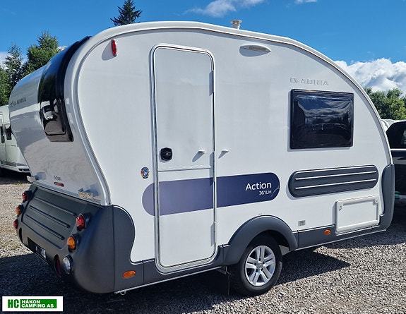 Adria ACTION 361 LH med 2 enkle senger eller stor dobbeltseng solseil og batterilader 2 of 30