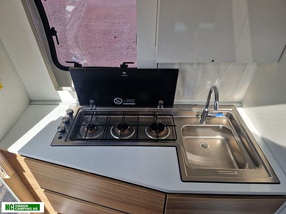 Adria ACTION 361 LH med 2 enkle senger eller stor dobbeltseng solseil og batterilader 19 of 30