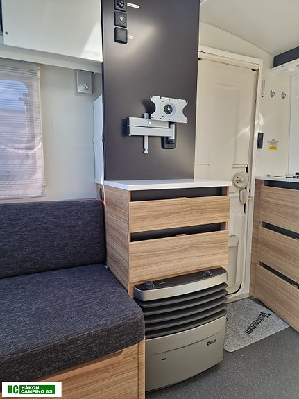 Adria ACTION 361 LH med 2 enkle senger eller stor dobbeltseng solseil og batterilader 17 of 30