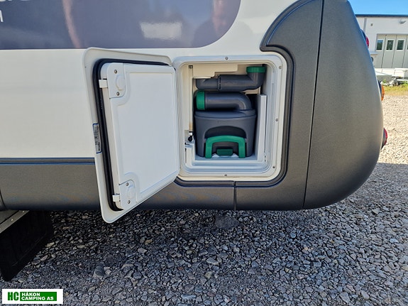 Adria ACTION 361 LH med 2 enkle senger eller stor dobbeltseng solseil og batterilader 10 of 30