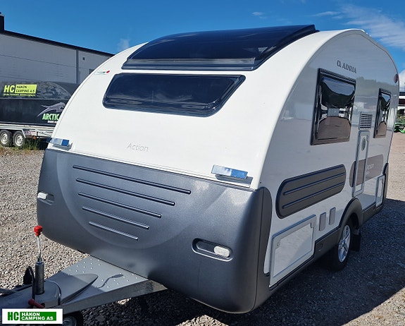 Adria ACTION 361 LH med 2 enkle senger eller stor dobbeltseng solseil og batterilader 6 of 30