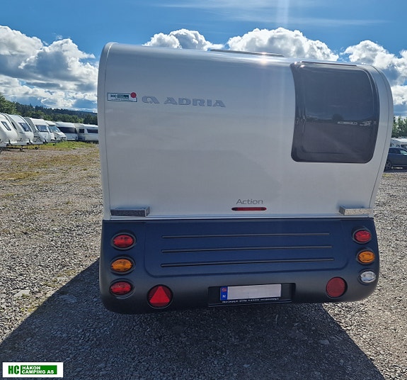 Adria ACTION 361 LH med 2 enkle senger eller stor dobbeltseng solseil og batterilader 3 of 30