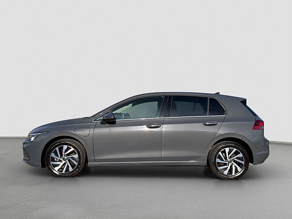 Volkswagen Golf VIII 2 of 24