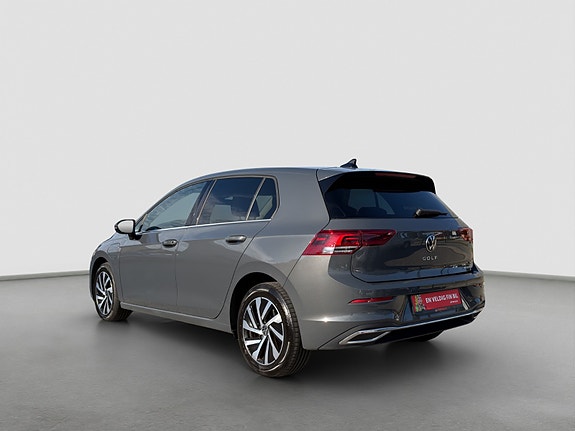 Volkswagen Golf VIII 3 of 24