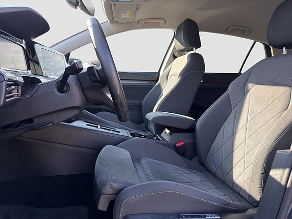 Volkswagen Golf VIII 10 of 24