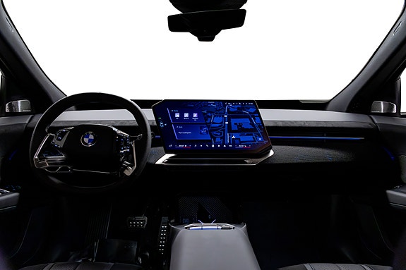 BMW iX3 4 of 5