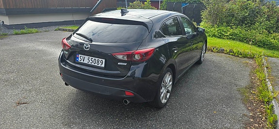 Mazda 3 4 of 5
