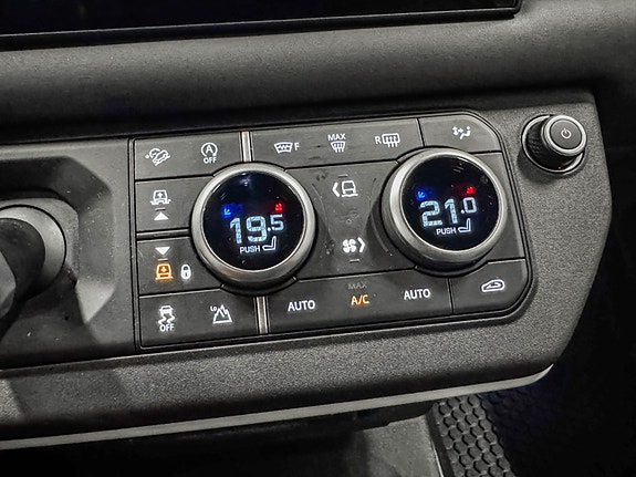 Land Rover Defender 110 20 of 30