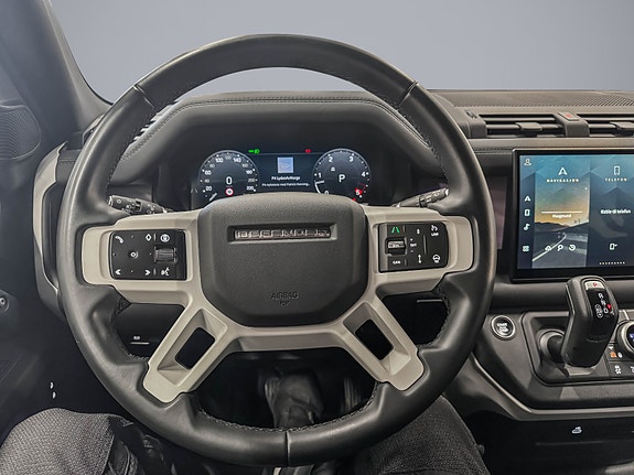 Land Rover Defender 110 14 of 30
