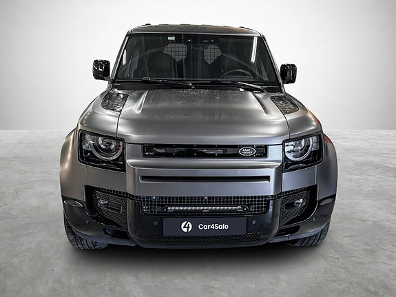 Land Rover Defender 110 8 of 30
