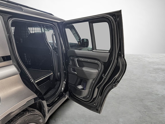 Land Rover Defender 110 30 of 30