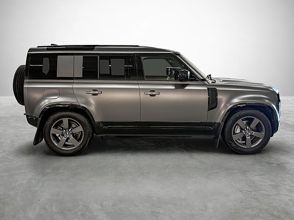 Land Rover Defender 110 6 of 30