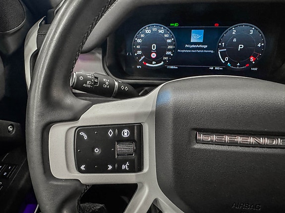 Land Rover Defender 110 15 of 30