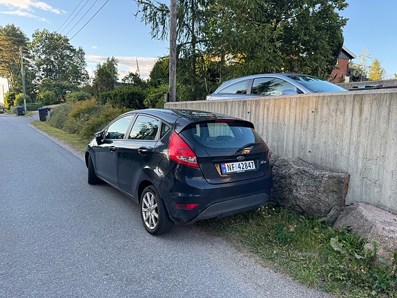 Ford Fiesta 2 of 4