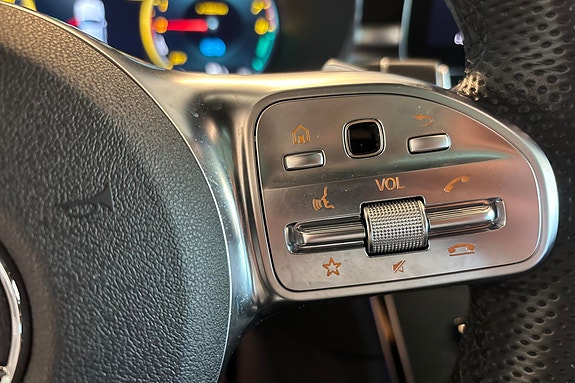 Mercedes-Benz GLC300 e 22 of 27