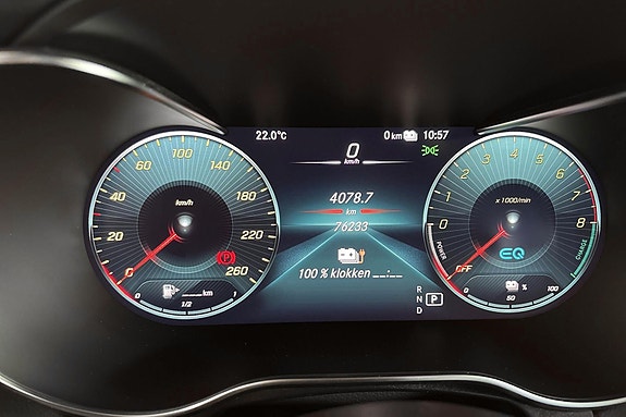 Mercedes-Benz GLC300 e 11 of 27