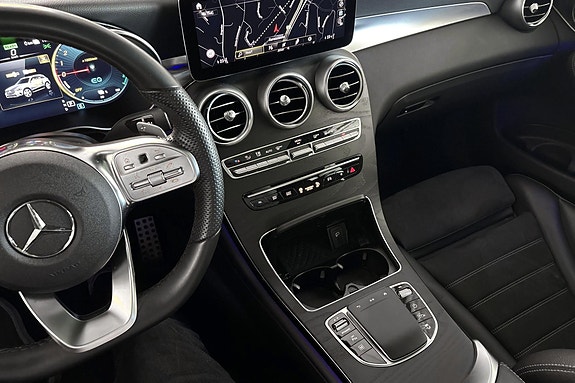 Mercedes-Benz GLC300 e 12 of 27
