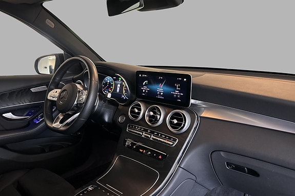Mercedes-Benz GLC300 e 18 of 27
