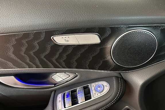 Mercedes-Benz GLC300 e 20 of 27
