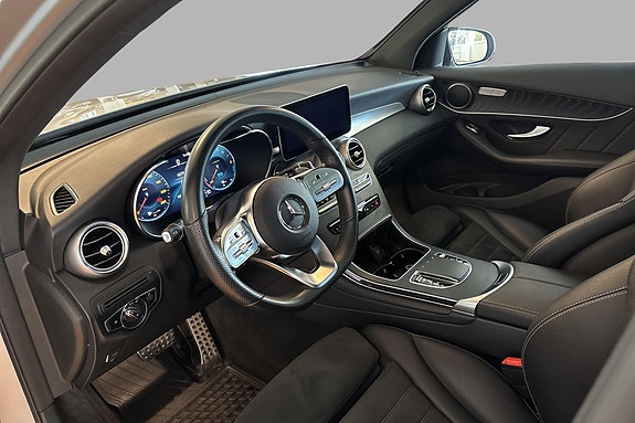 Mercedes-Benz GLC300 e 9 of 27