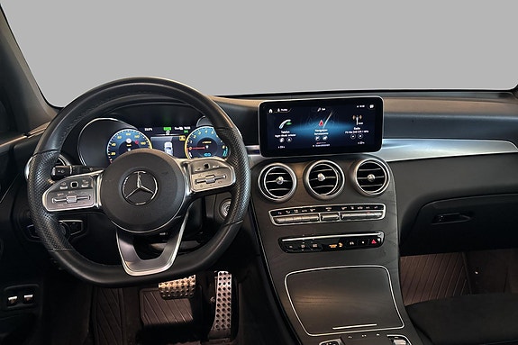 Mercedes-Benz GLC300 e 16 of 27