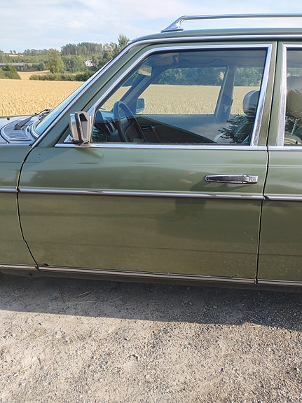 Mercedes-Benz 280 9 of 30