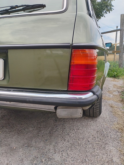 Mercedes-Benz 280 21 of 30