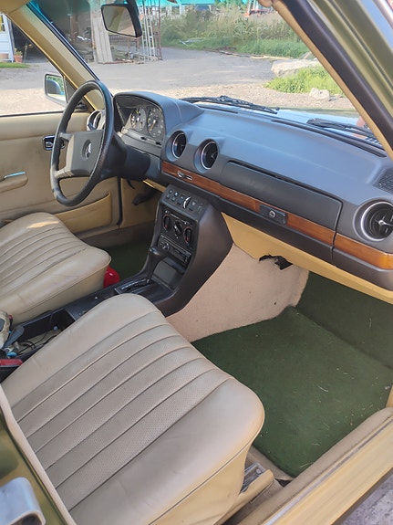 Mercedes-Benz 280 12 of 30
