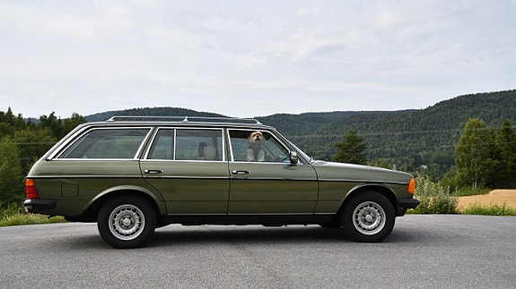 Mercedes-Benz 280 4 of 30